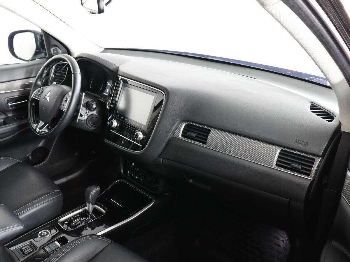 Mitsubishi Outlander с пробегом — 2022 год. Фото: #9