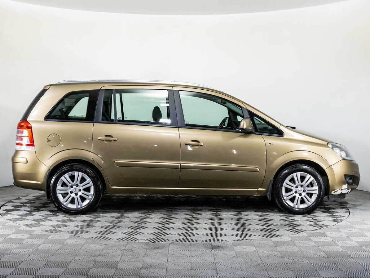 Opel Zafira с пробегом — 2012 год. Фото: #3