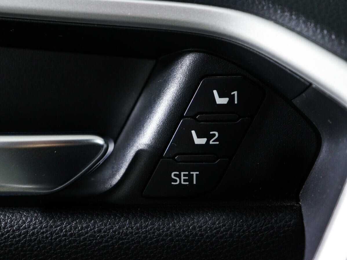 Toyota RAV4 с пробегом — 2020 год. Фото: #15