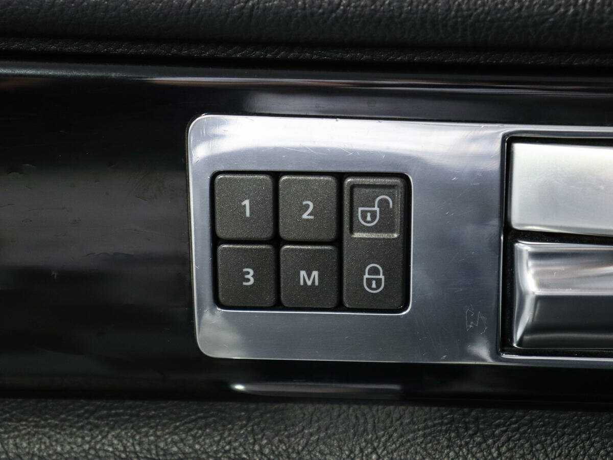 Land Rover Discovery с пробегом — 2013 год. Фото: #18