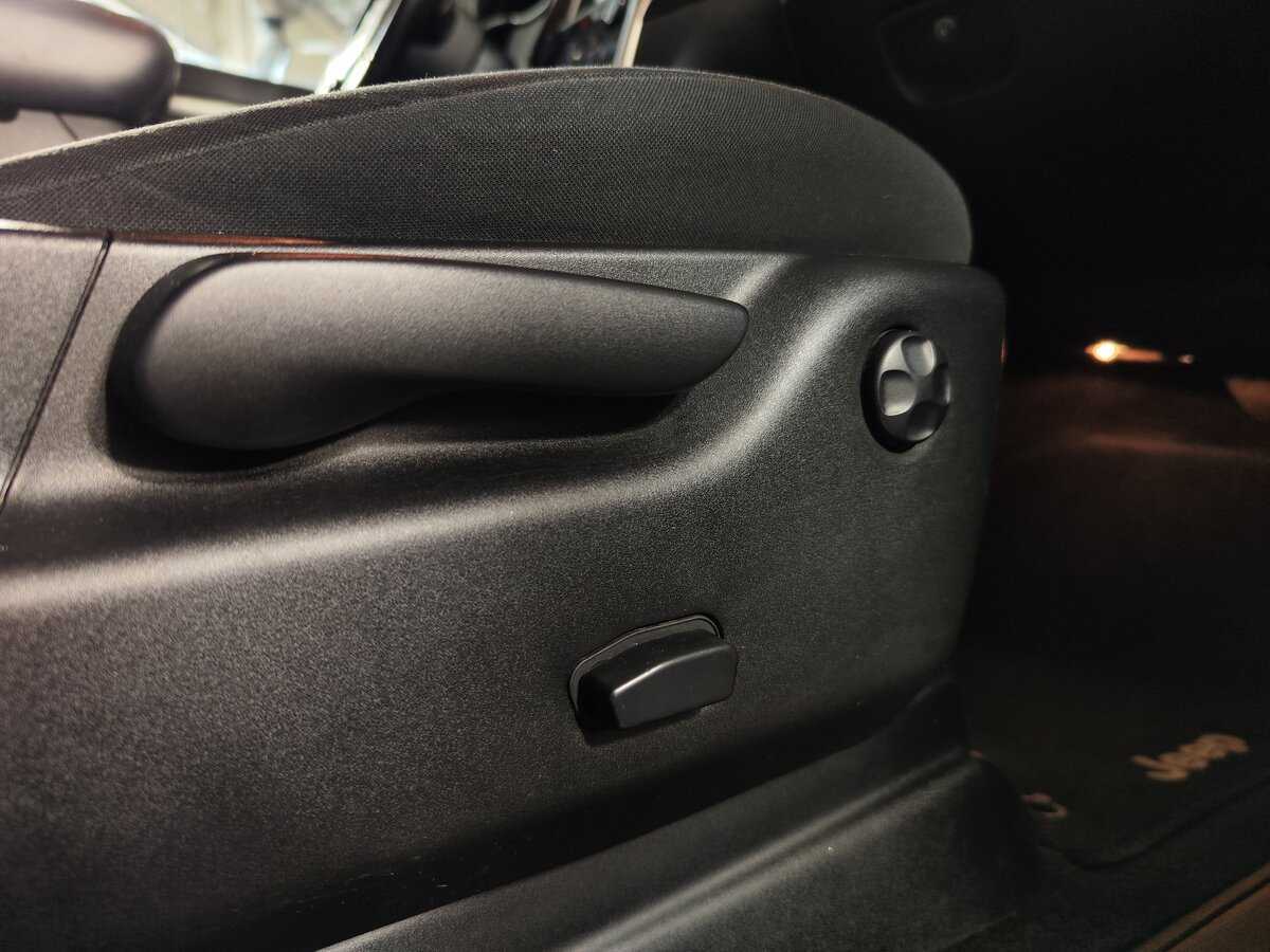 Jeep Grand Cherokee с пробегом — 2013 год. Фото: #21