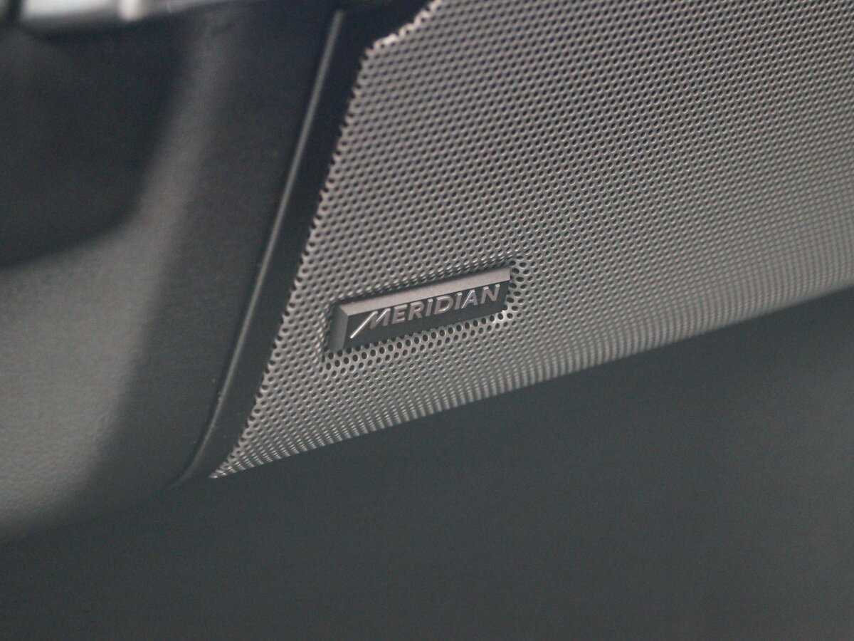 Land Rover Discovery с пробегом — 2015 год. Фото: #17