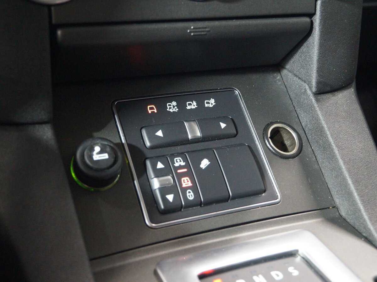 Land Rover Discovery с пробегом — 2015 год. Фото: #25