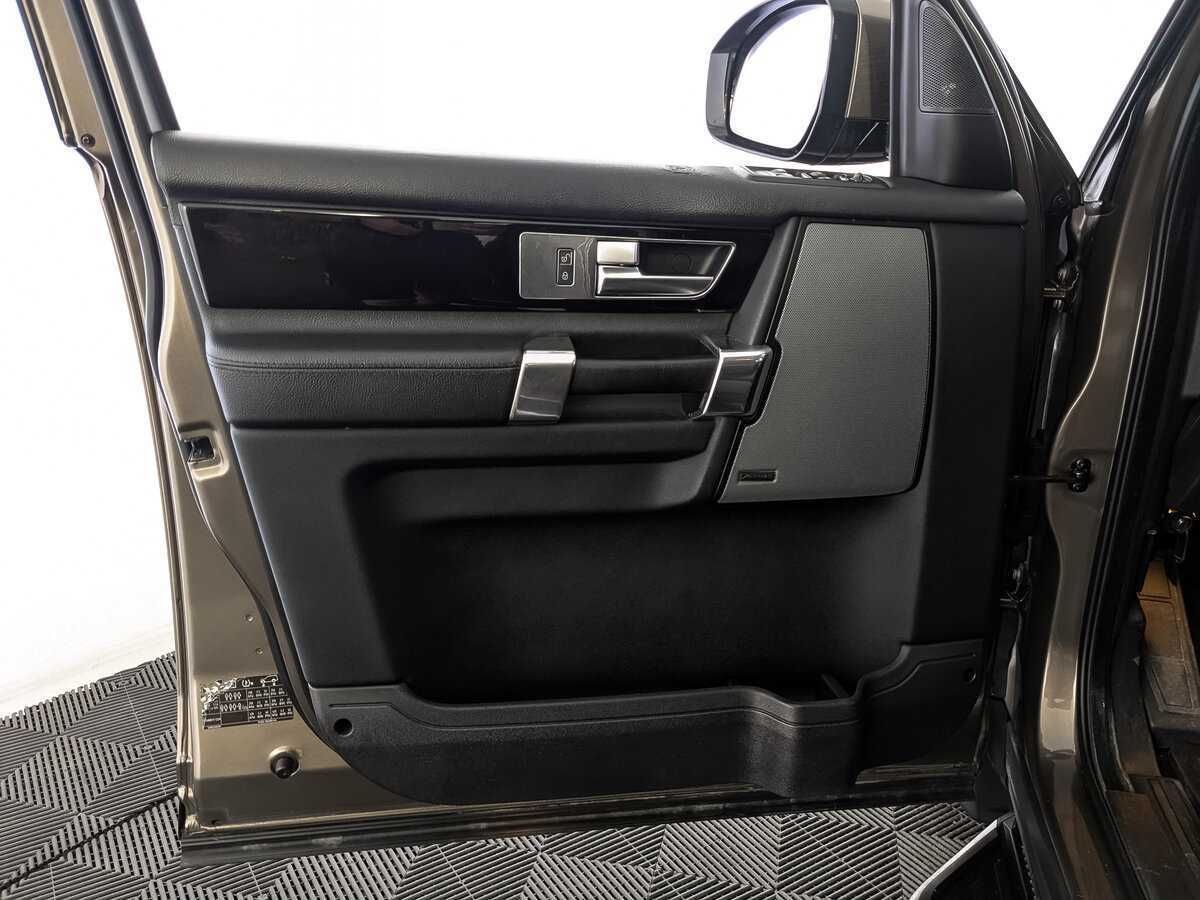 Land Rover Discovery с пробегом — 2014 год. Фото: #14
