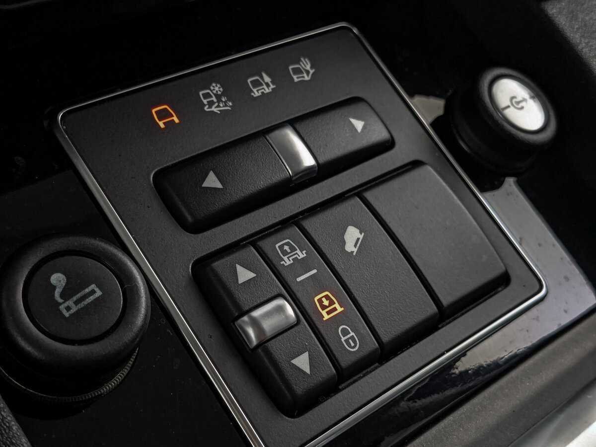 Land Rover Discovery с пробегом — 2014 год. Фото: #21