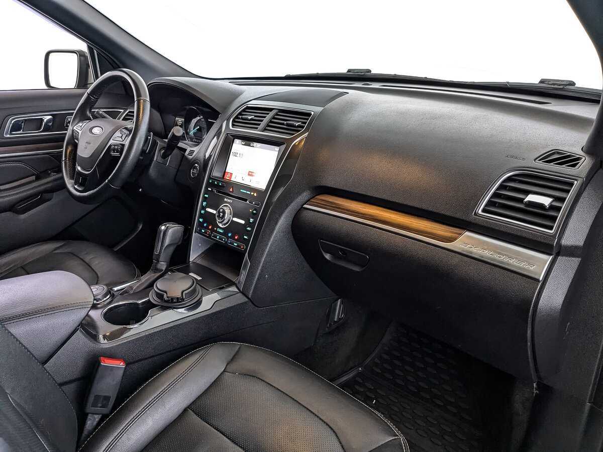 Ford Explorer с пробегом — 2017 год. Фото: #8