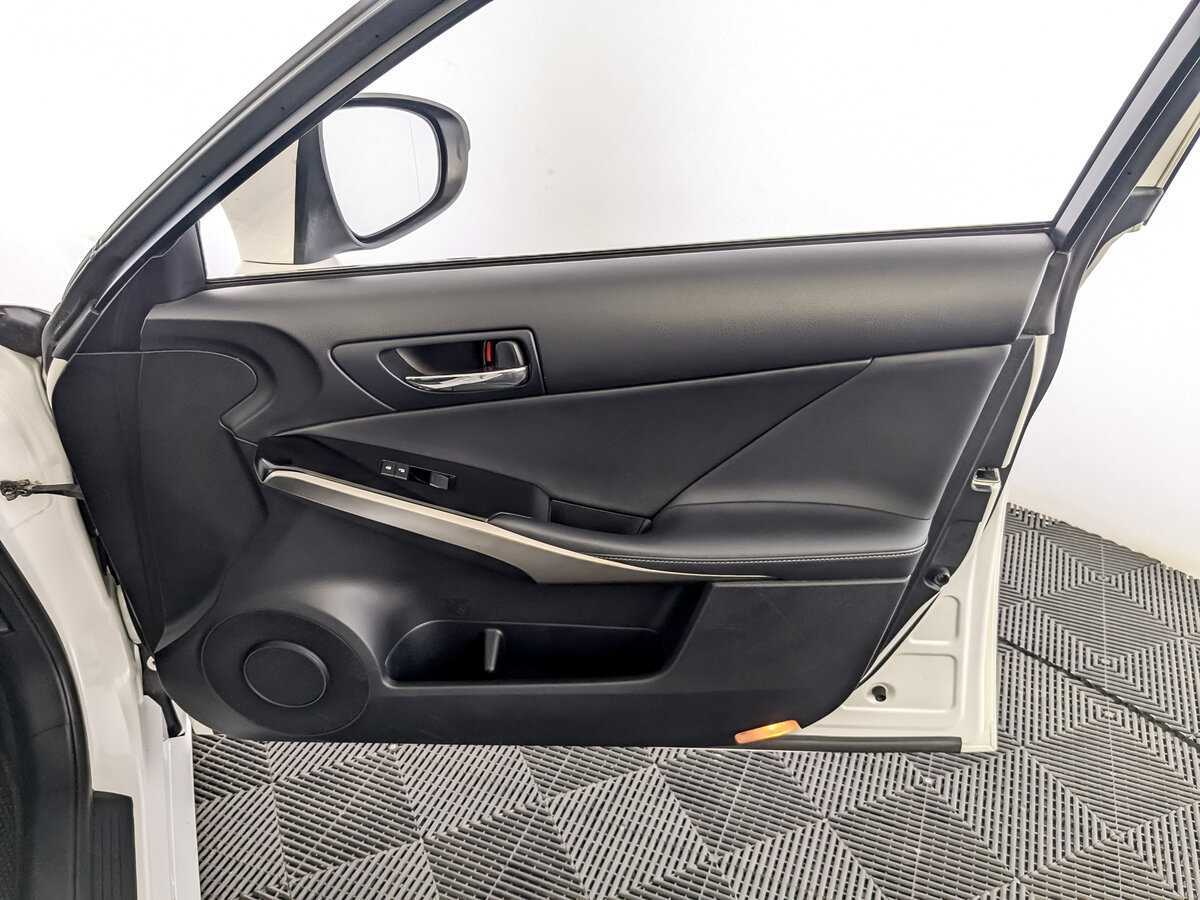 Lexus IS с пробегом — 2014 год. Фото: #19