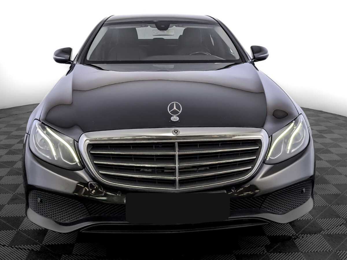 Mercedes-Benz E-Класс с пробегом — 2018 год. Фото: #1