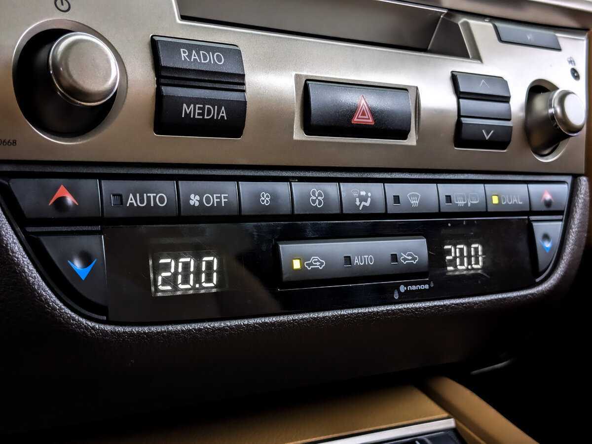 Lexus ES с пробегом — 2017 год. Фото: #21