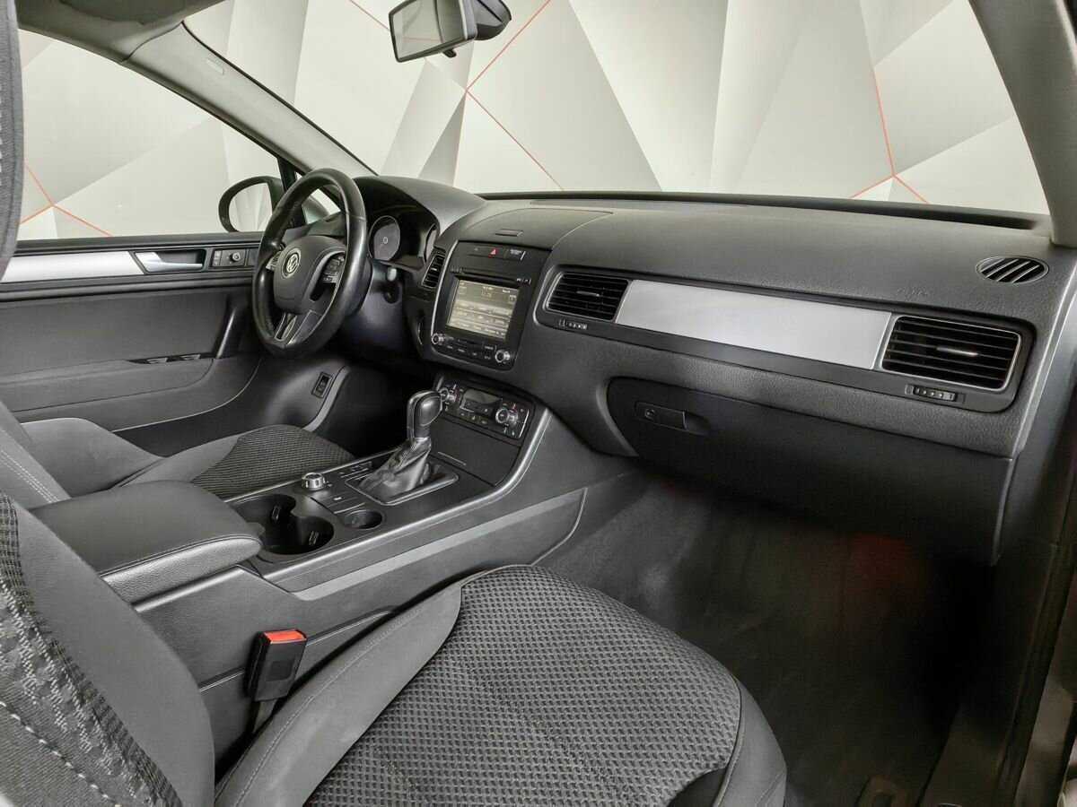 Volkswagen Touareg с пробегом — 2012 год. Фото: #7