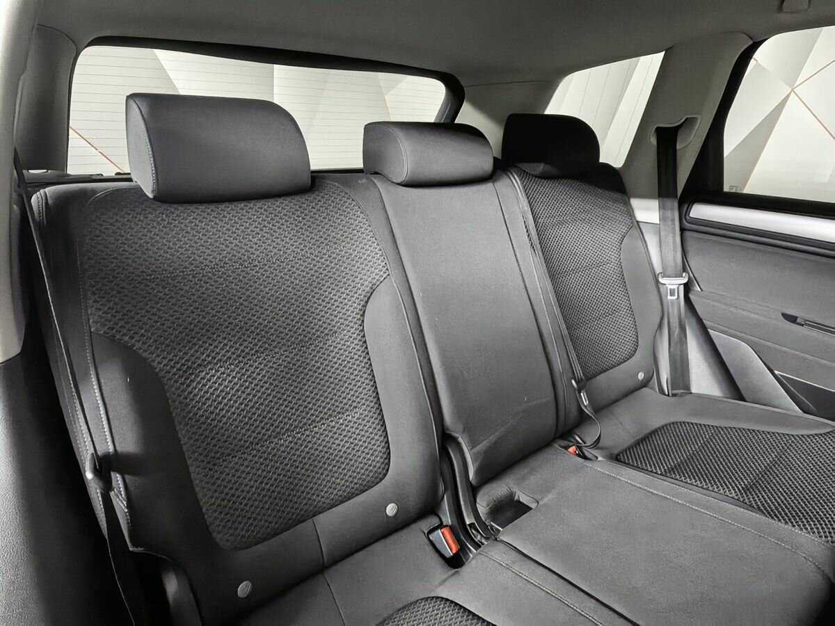 Volkswagen Touareg с пробегом — 2012 год. Фото: #11