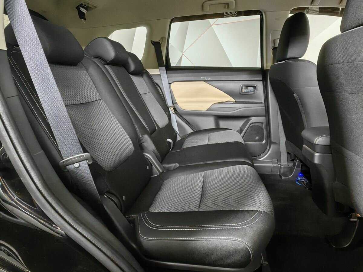 Mitsubishi Outlander с пробегом — 2019 год. Фото: #11