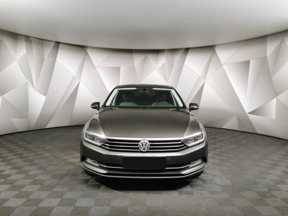 Volkswagen Passat с пробегом — 2018 год. Фото: #6