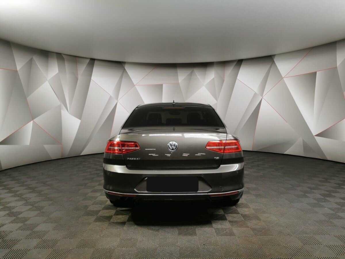 Volkswagen Passat с пробегом — 2018 год. Фото: #7