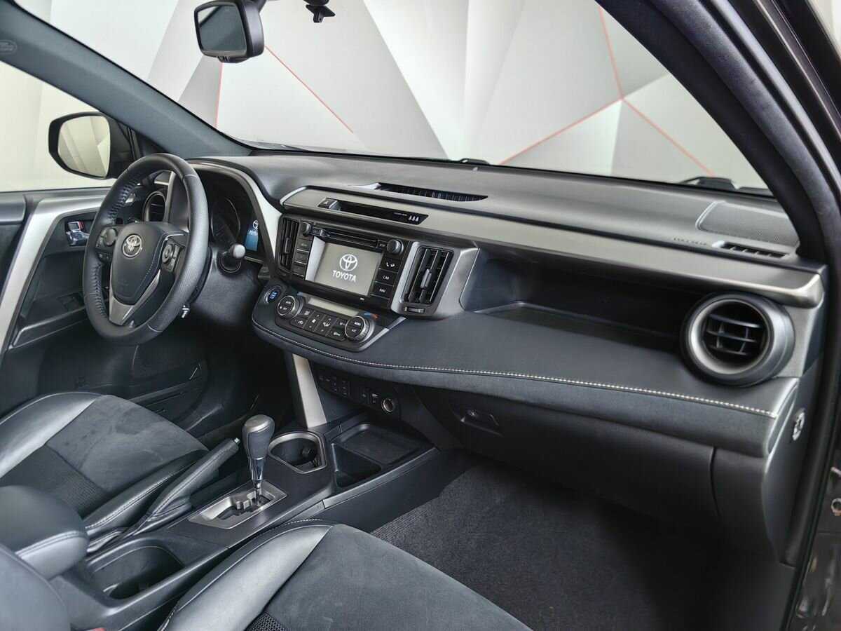 Toyota RAV4 с пробегом — 2016 год. Фото: #8