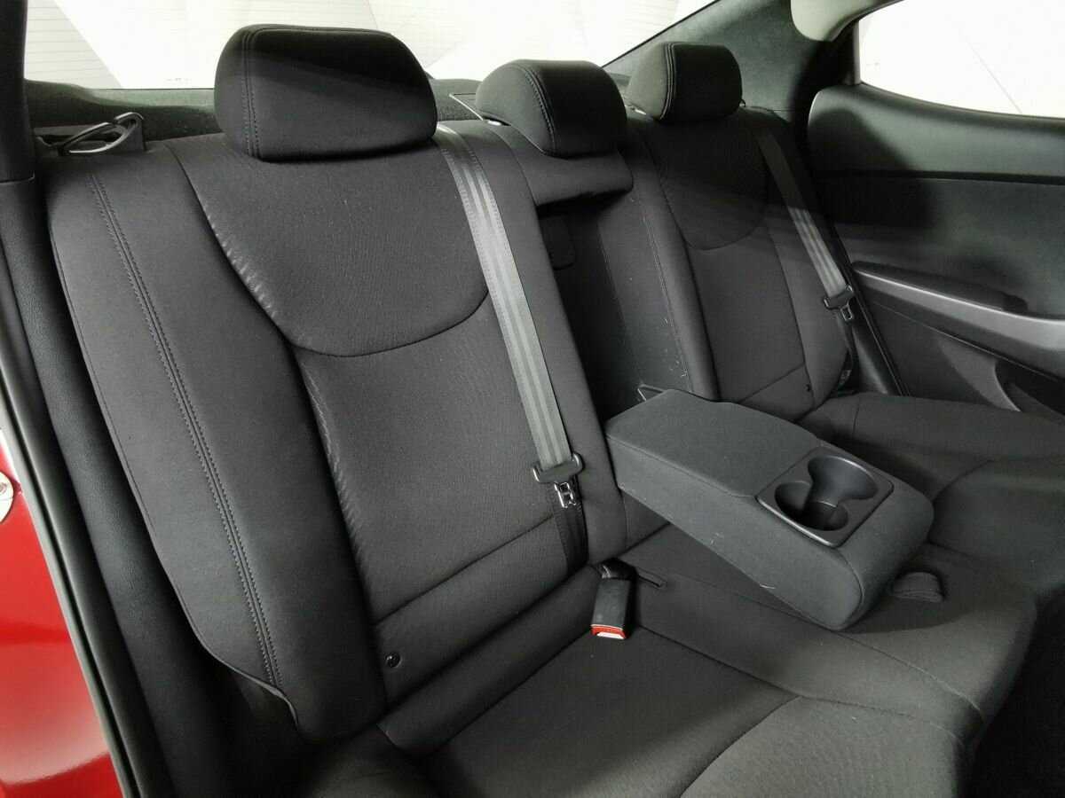 Hyundai Elantra с пробегом — 2015 год. Фото: #12