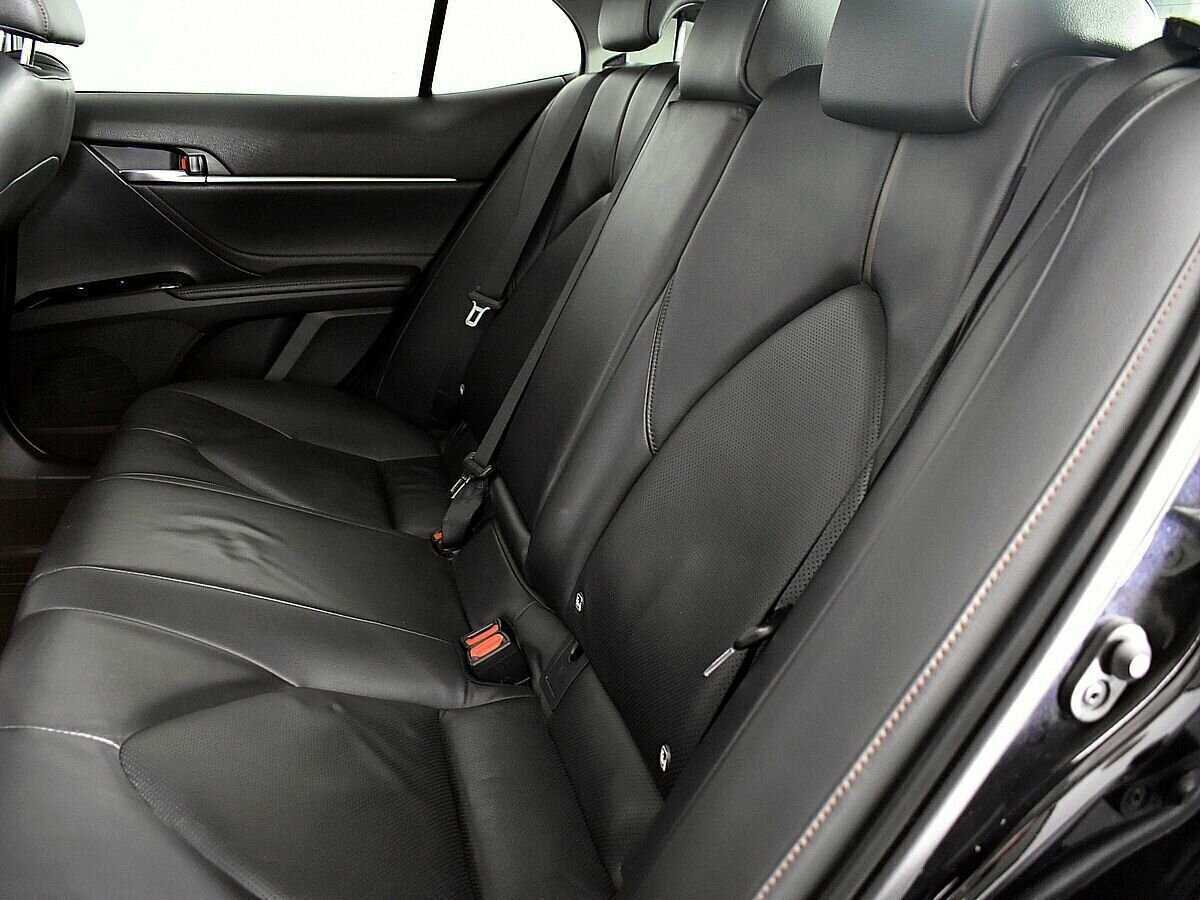 Toyota Camry с пробегом — 2019 год. Фото: #8