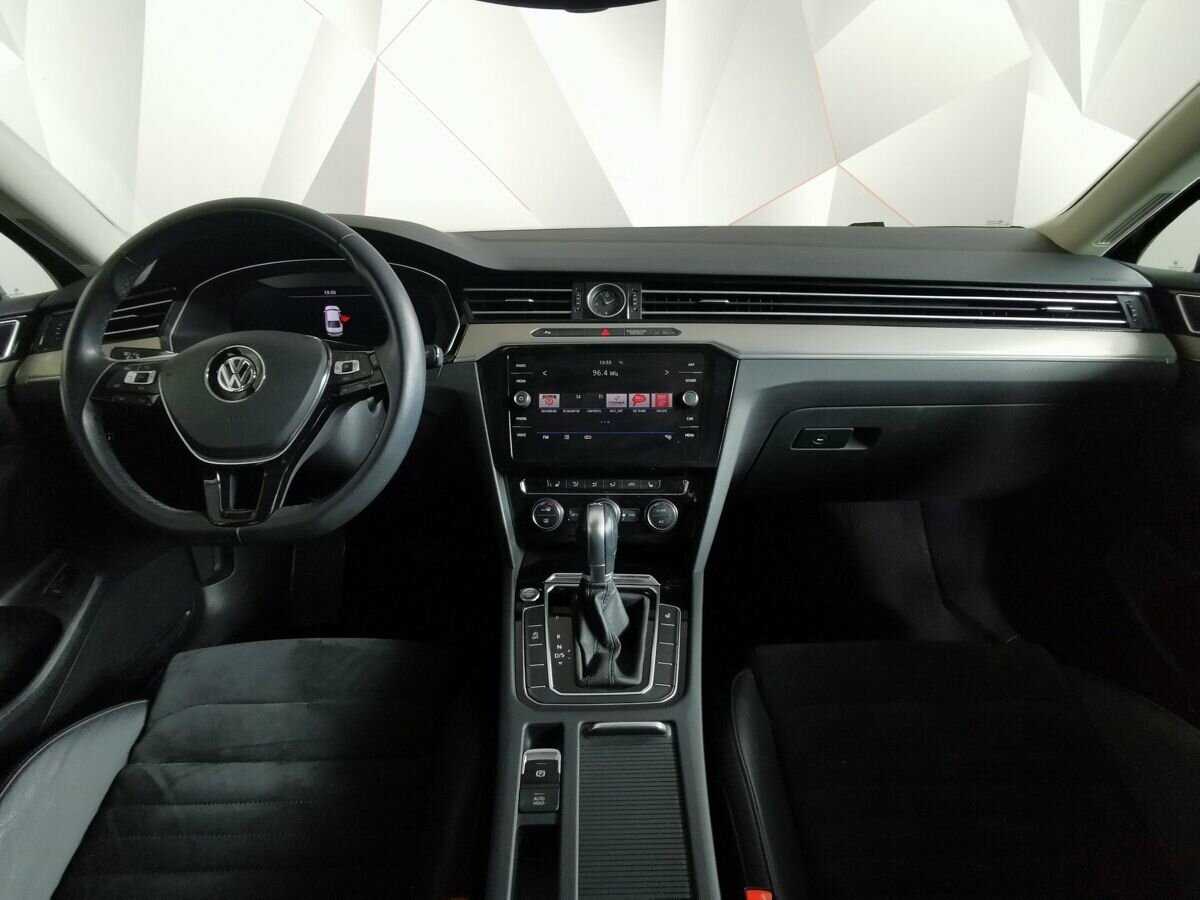 Volkswagen Passat с пробегом — 2019 год. Фото: #9