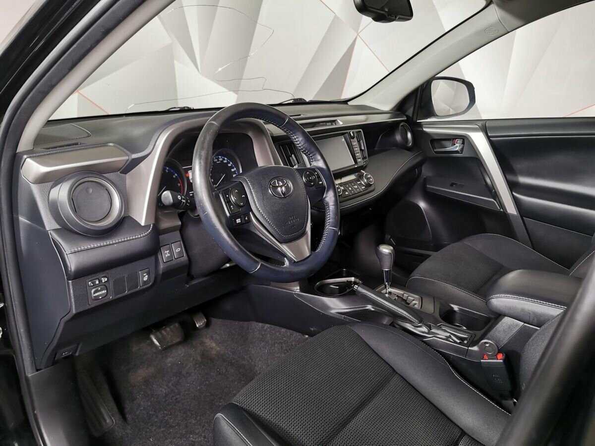 Toyota RAV4 с пробегом — 2018 год. Фото: #12