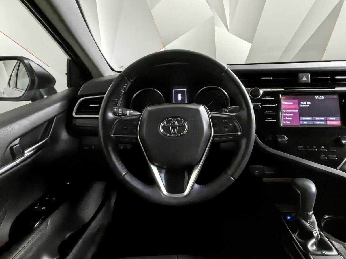 Toyota Camry с пробегом — 2020 год. Фото: #14