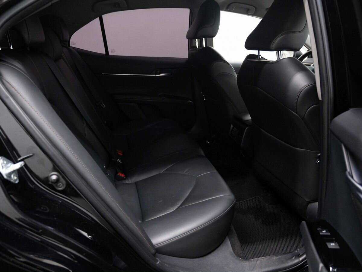 Toyota Camry с пробегом — 2019 год. Фото: #9