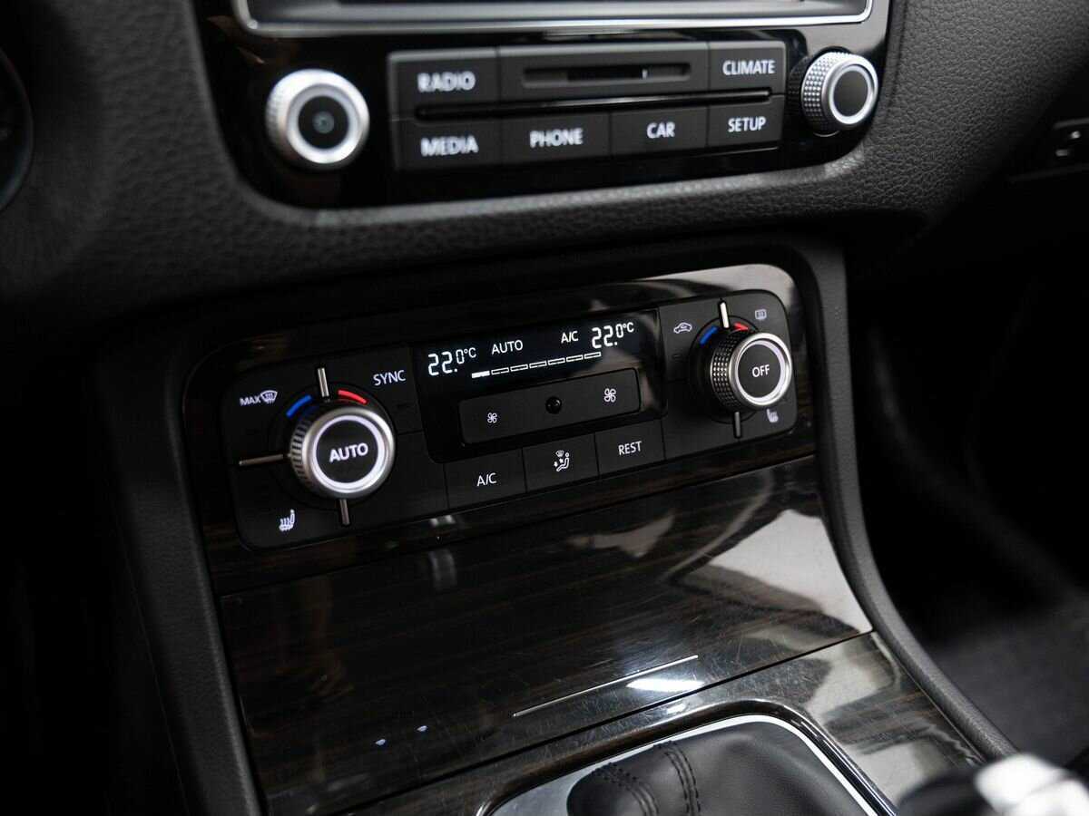 Volkswagen Touareg с пробегом — 2015 год. Фото: #19