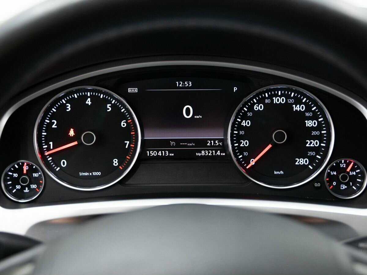 Volkswagen Touareg с пробегом — 2015 год. Фото: #21
