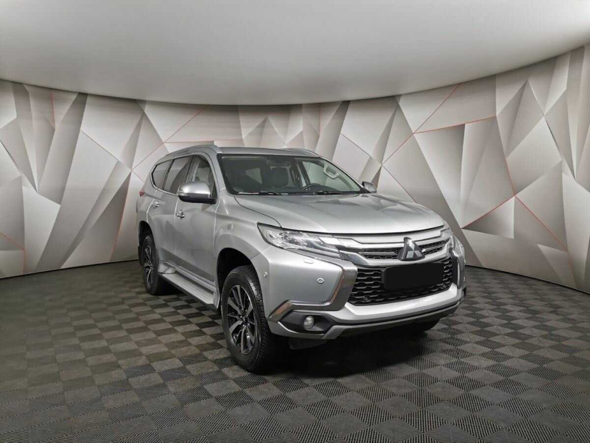 Mitsubishi Pajero Sport с пробегом — 2017 год. Фото: #2