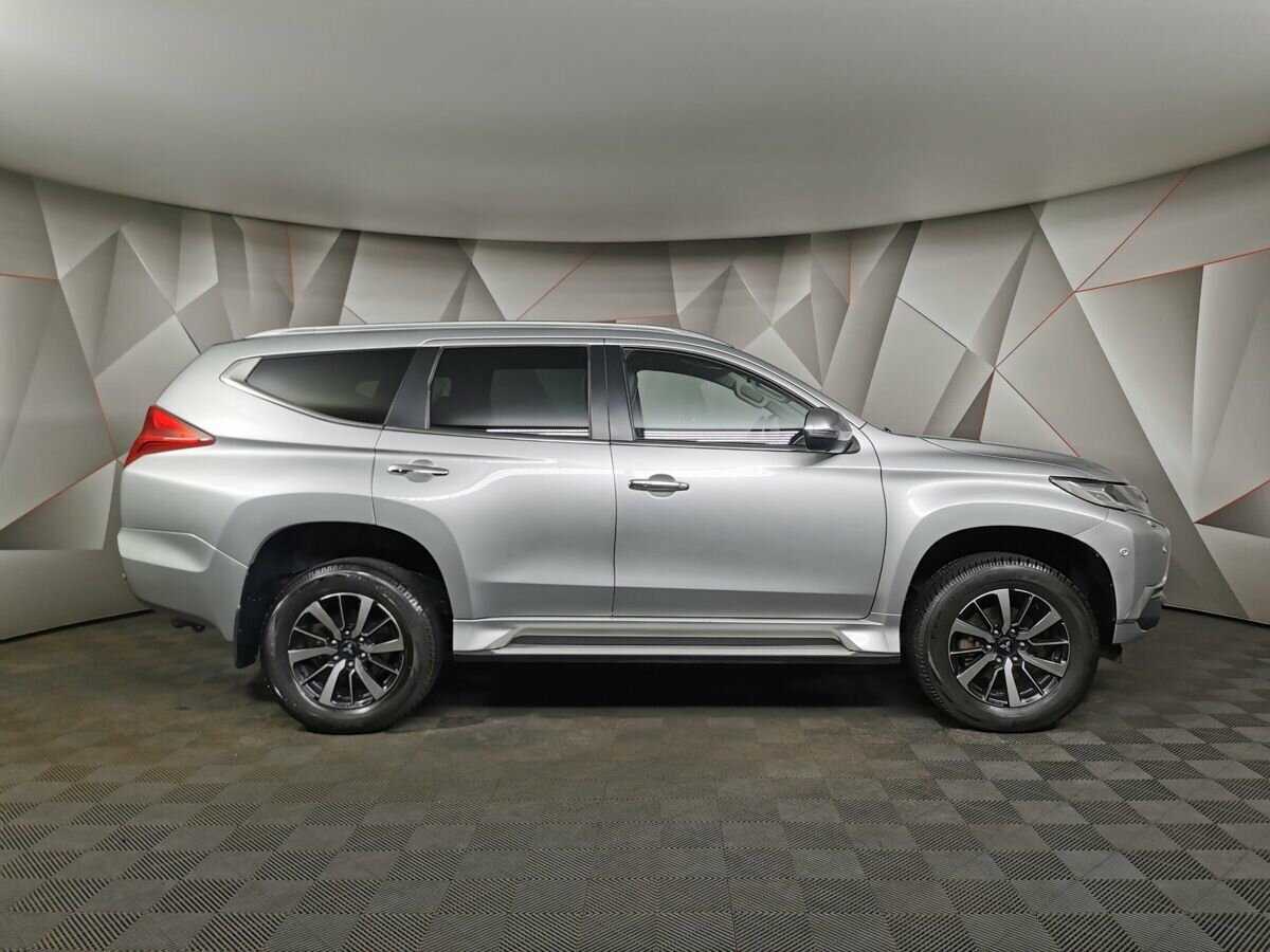 Mitsubishi Pajero Sport с пробегом — 2017 год. Фото: #5