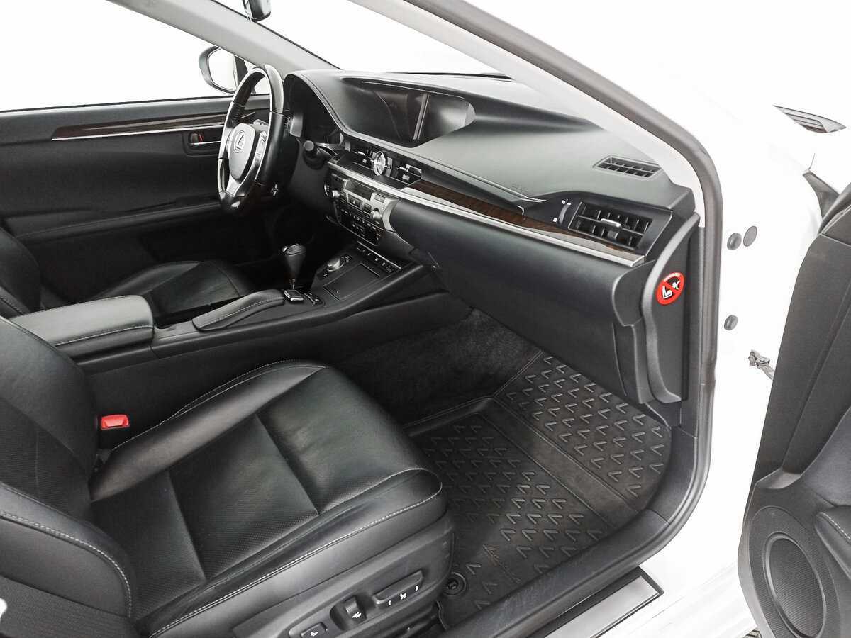 Lexus ES с пробегом — 2015 год. Фото: #5