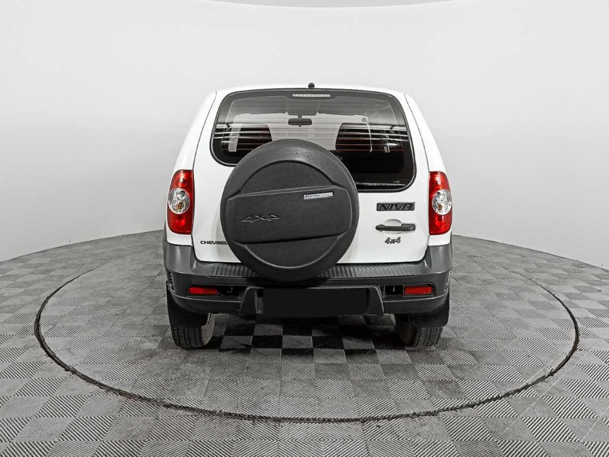 Chevrolet Niva с пробегом — 2015 год. Фото: #4