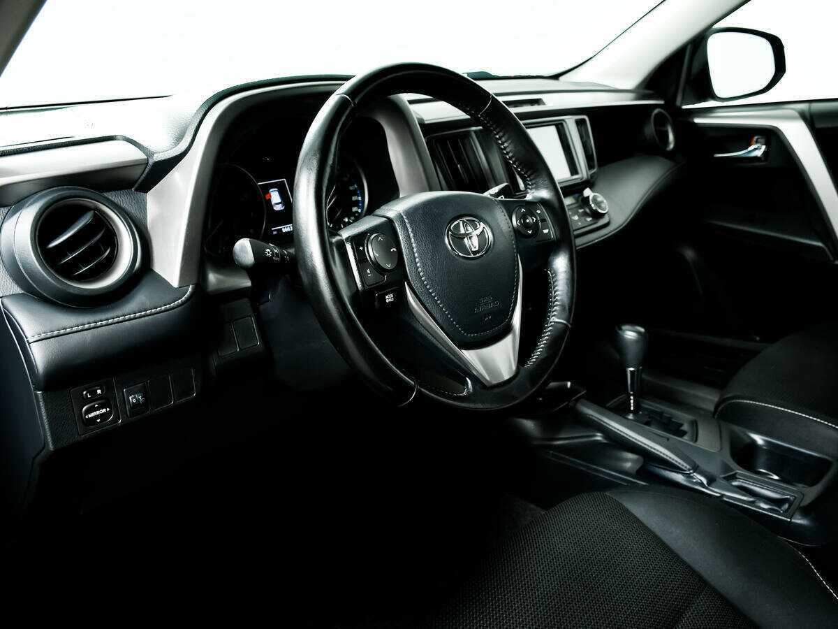 Toyota RAV4 с пробегом — 2018 год. Фото: #12