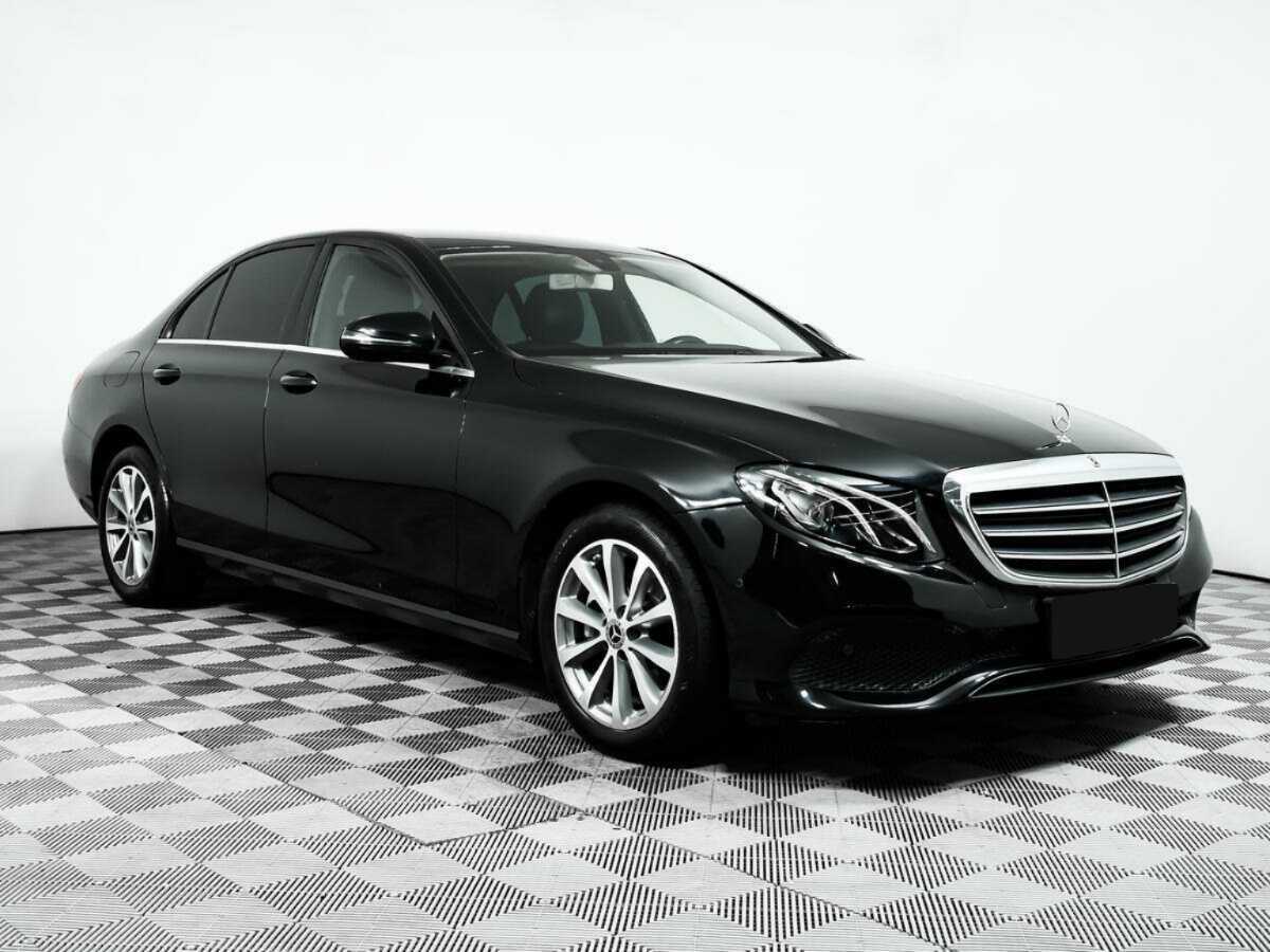 Mercedes-Benz E-Класс с пробегом — 2019 год. Фото: #2