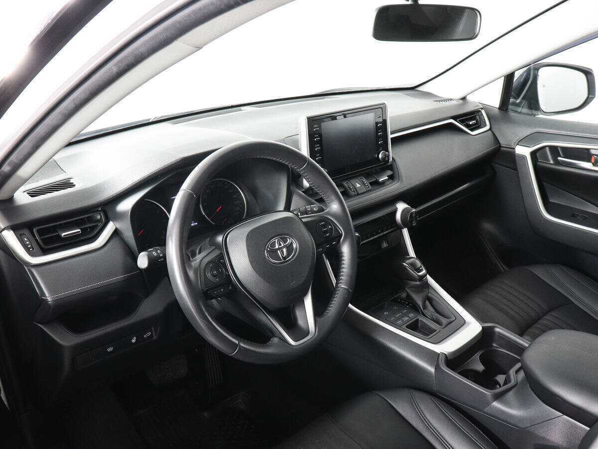 Toyota RAV4 с пробегом — 2020 год. Фото: #7