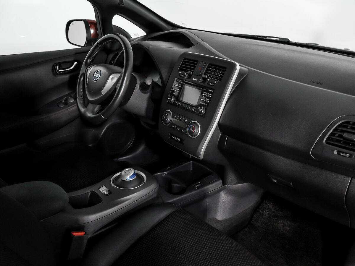 Nissan Leaf с пробегом — 2013 год. Фото: #11