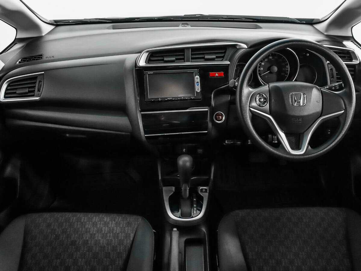 Honda Fit с пробегом — 2015 год. Фото: #10