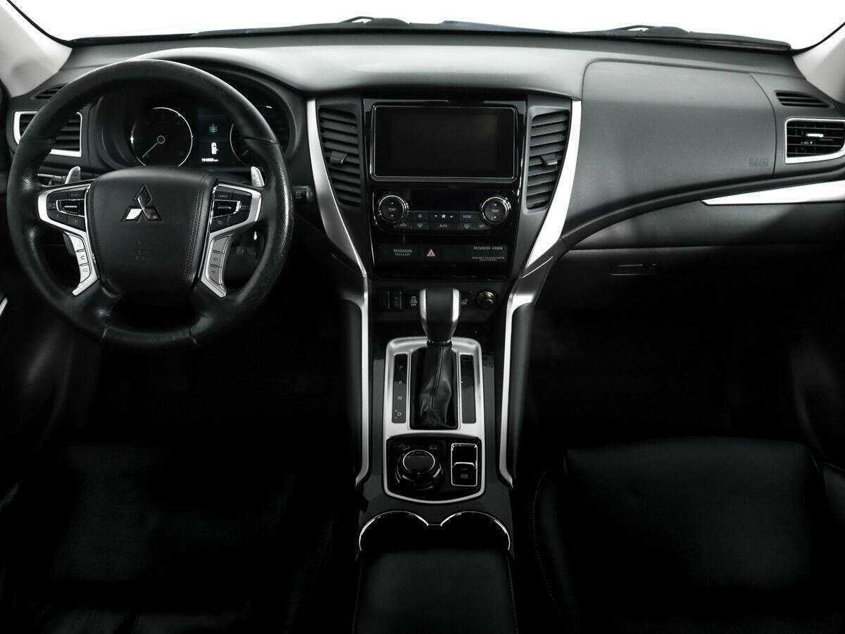 Mitsubishi Pajero Sport с пробегом — 2019 год. Фото: #12