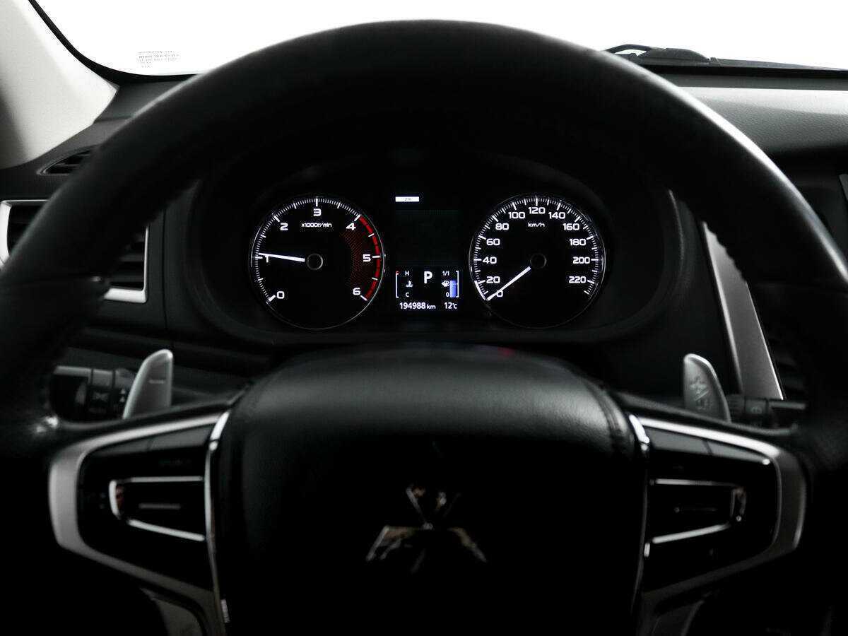 Mitsubishi Pajero Sport с пробегом — 2019 год. Фото: #17