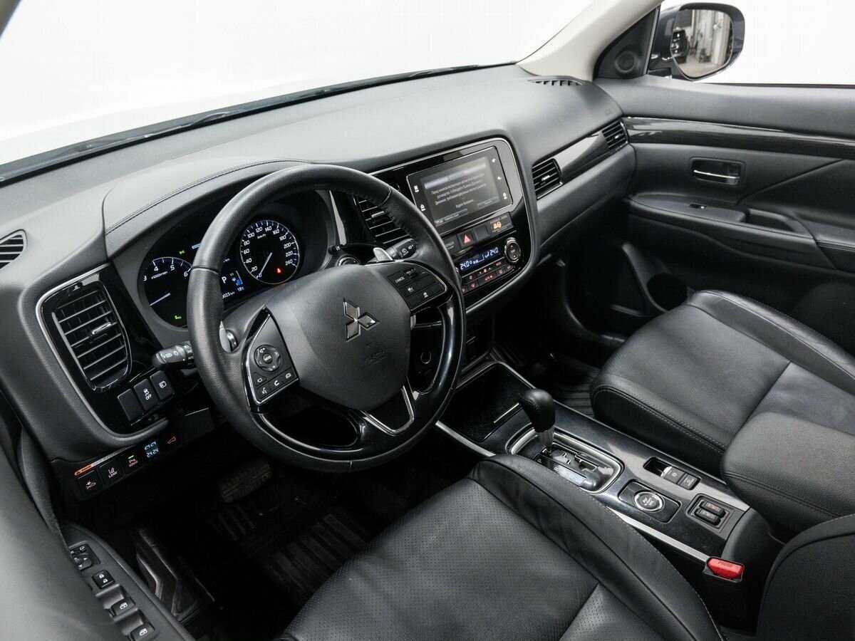 Mitsubishi Outlander с пробегом — 2018 год. Фото: #13