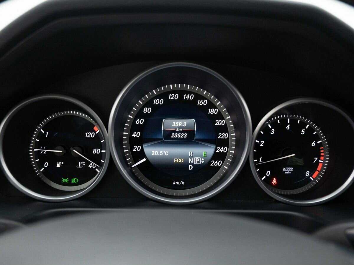 Mercedes-Benz E-Класс с пробегом — 2015 год. Фото: #18