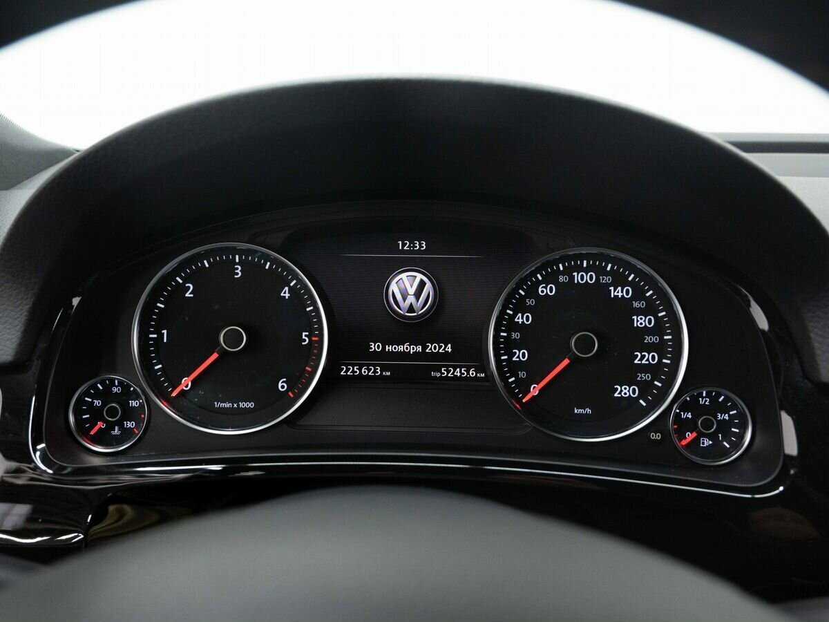 Volkswagen Touareg с пробегом — 2017 год. Фото: #17