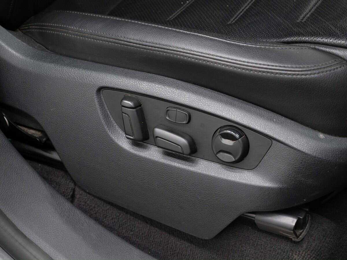 Volkswagen Touareg с пробегом — 2017 год. Фото: #23