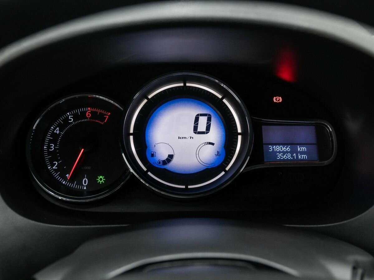 Renault Fluence с пробегом — 2013 год. Фото: #13