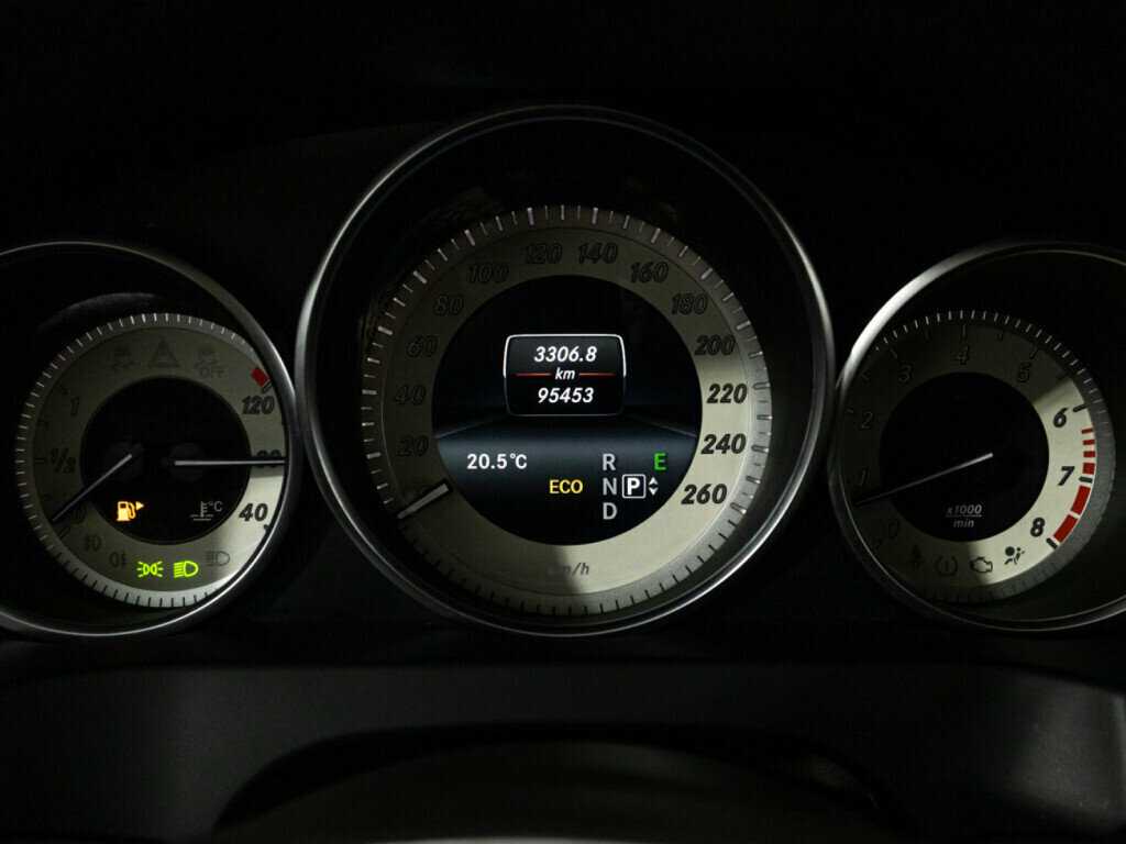 Mercedes-Benz E-Класс с пробегом — 2014 год. Фото: #11