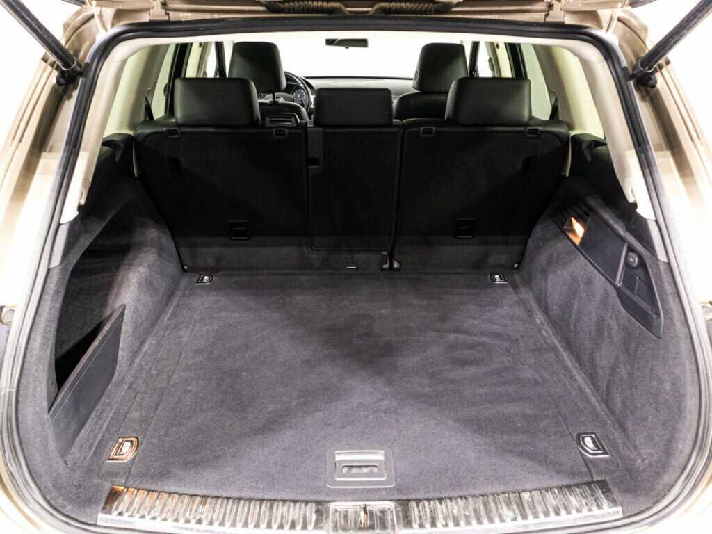 Volkswagen Touareg с пробегом — 2015 год. Фото: #14