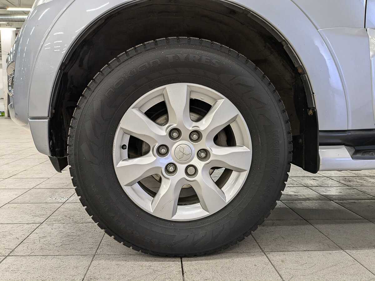 Mitsubishi Pajero с пробегом — 2014 год. Фото: #11