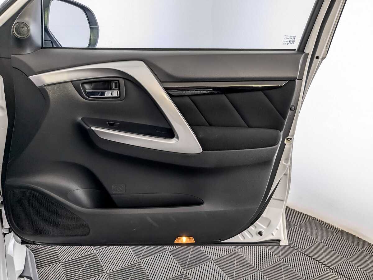 Mitsubishi Pajero Sport с пробегом — 2018 год. Фото: #22