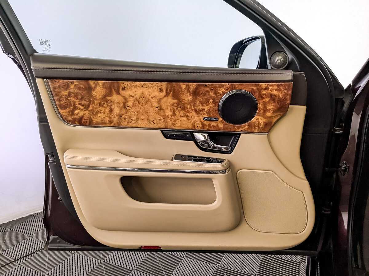 Jaguar XJ с пробегом — 2012 год. Фото: #16