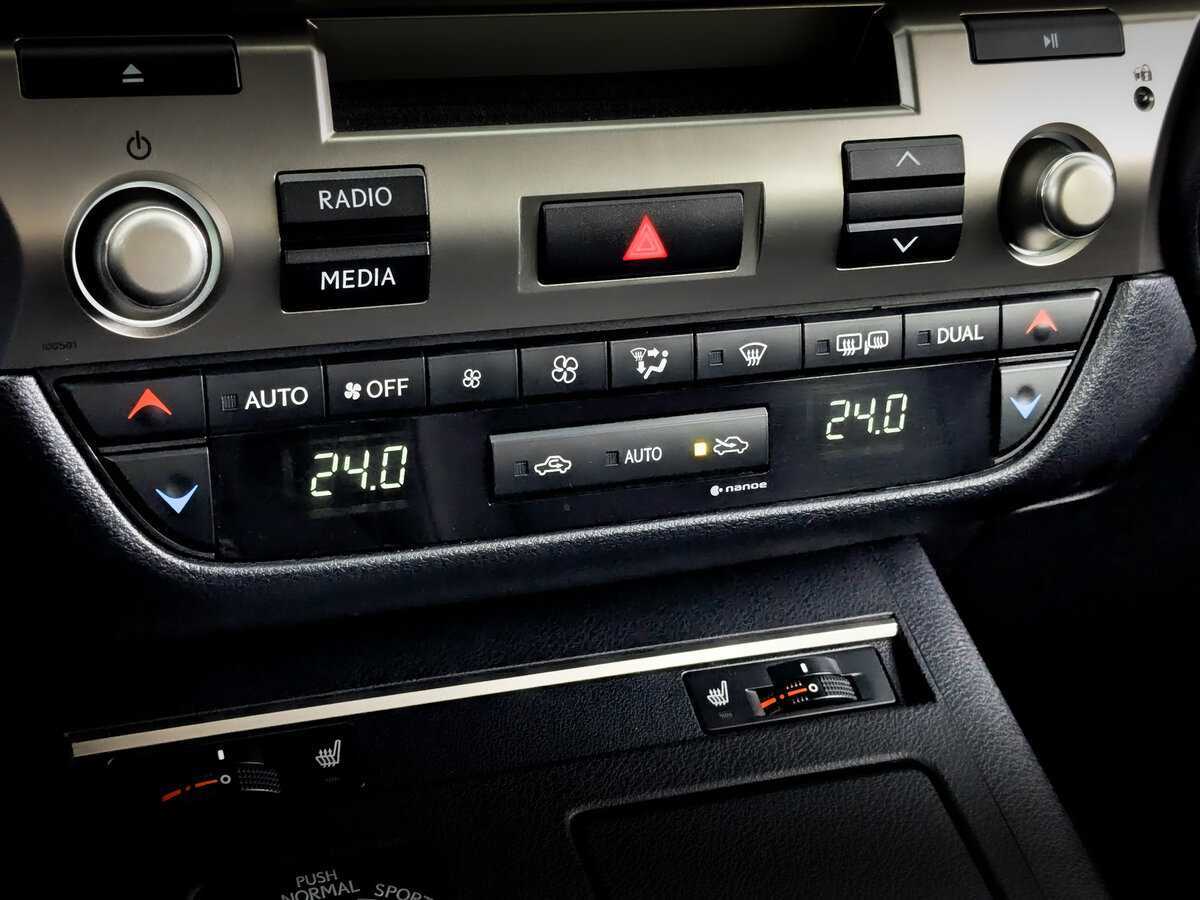 Lexus ES с пробегом — 2015 год. Фото: #23