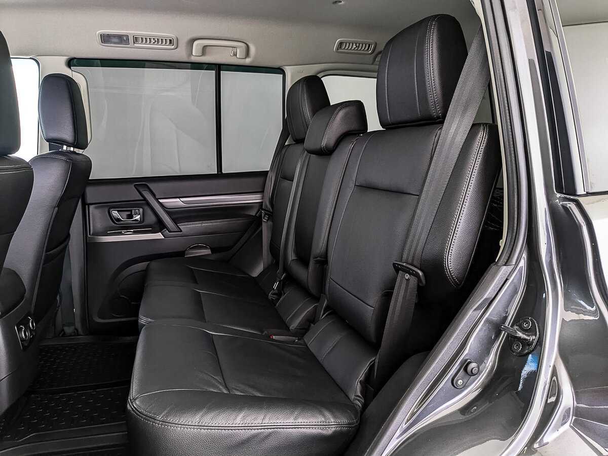 Mitsubishi Pajero с пробегом — 2018 год. Фото: #17